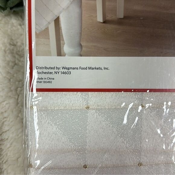 Wegmans Jem White Gold Metallic Polka Ombré Squares Oblong Holiday Tablecloth - Picture 10 of 11
